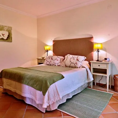 Vila Vale Do Garrao Sleeps 8 With Pool Air Con And Wifi